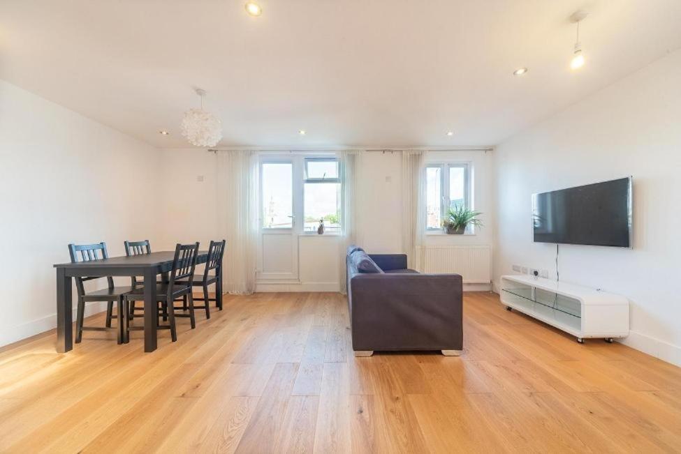 Lovely Penthouse Near Canary Wharf ลอนดอน ภายนอก รูปภาพ