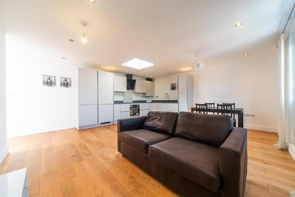Lovely Penthouse Near Canary Wharf ลอนดอน ภายนอก รูปภาพ
