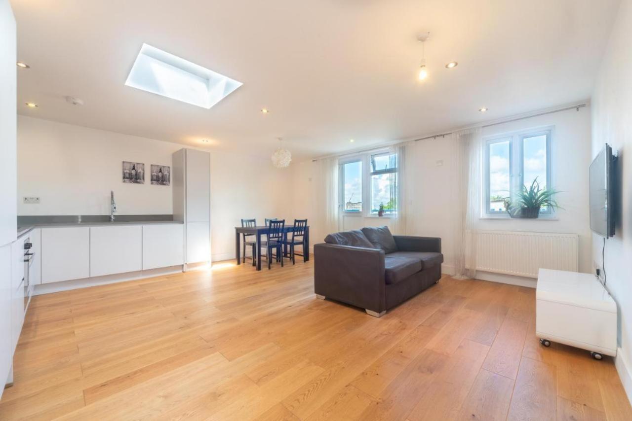 Lovely Penthouse Near Canary Wharf ลอนดอน ภายนอก รูปภาพ